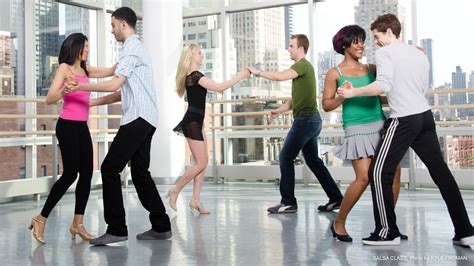 What to Wear to Salsa Dance Class: An Exquisite Exploration of Attire Options